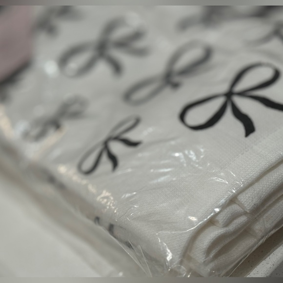 Rachel Zoe BOW Kitchen Towels - Picture 3 of 7